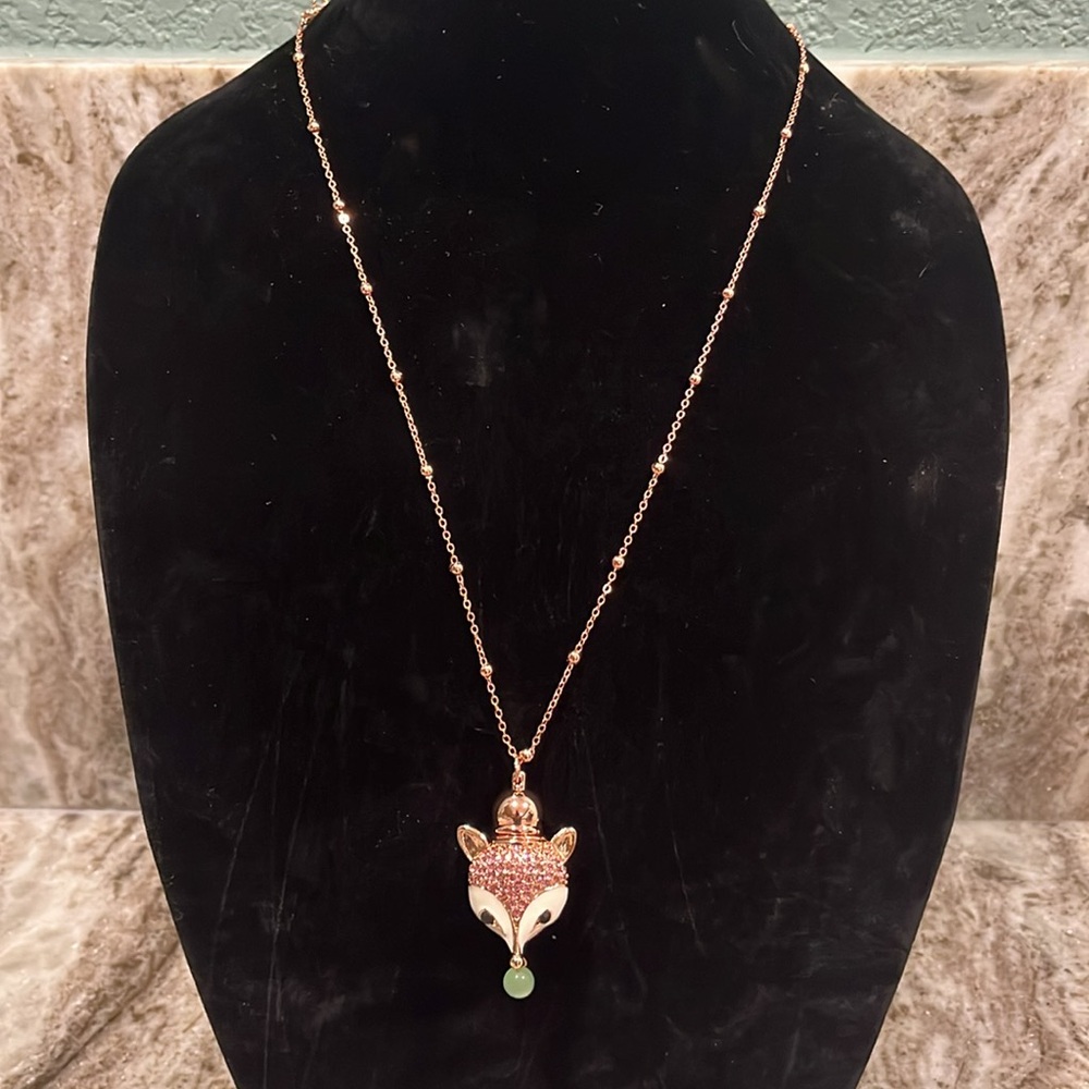 Faux rose gold fox pendant with jade like stone. Opens to hold perfume.